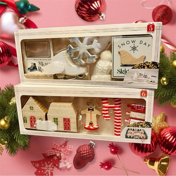 NIB Target Bullseye Ice Skating Rink & Gingerbread Set Tray Props Decor - Picture 1 of 3